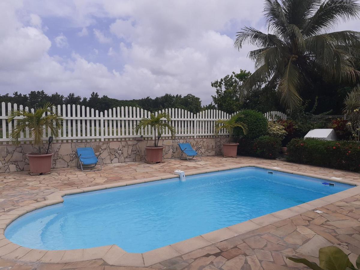 La Suite Odile Piscine Le Lamentin Phòng bức ảnh